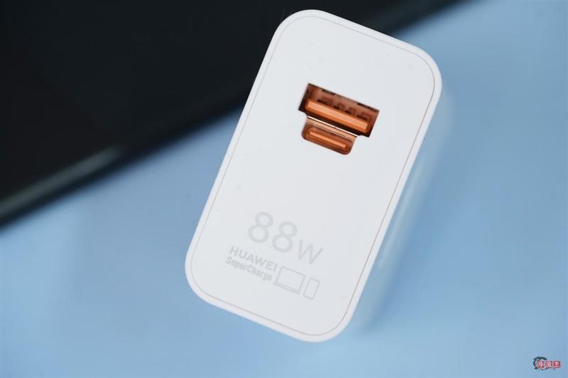 三年等待 造就国产最强超大杯!华为自主旗舰Mate 60 Pro+全面评测-牛魔博客 三年等待 造就国产最强超大杯!华为自主旗舰Mate 60 Pro+全面评测-牛魔博客